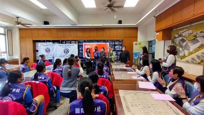 埔里國中成立了女壘同少社，希望課餘也能做公益，將愛心傳遞出去。（民眾提供／楊靜茹南投傳真）