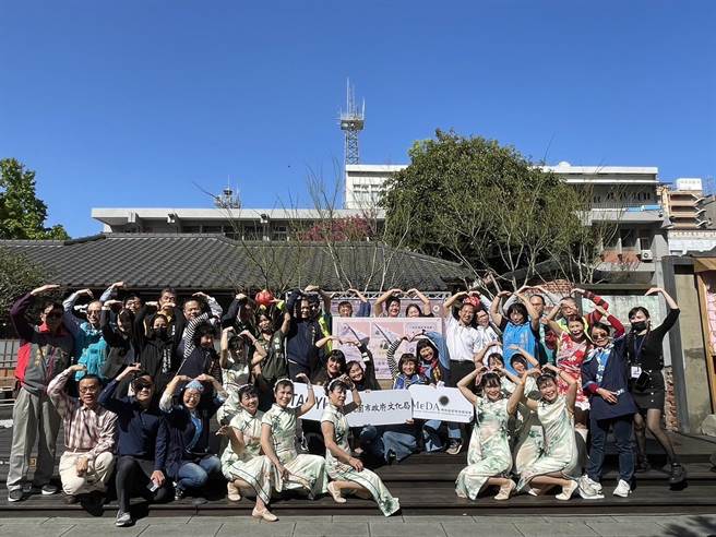 桃园市第4届学艺员策画寻爱坜险季自由恋爱展览，在中坜城市故事馆坜景町樱花书院展出，藉由不同时代的小人物爱情故事，带领民眾认识中坜在地人文与经典约会胜地。（文化局提供／蔡明亘桃园传真）