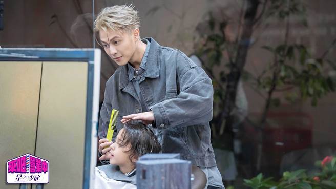 邱胜翊剪髮技术大获好评。（TVBS提供）