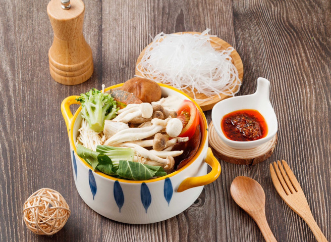 多点肉健康锅即日起与亚洲万里通合作累积里程数。(戴志扬翻摄)