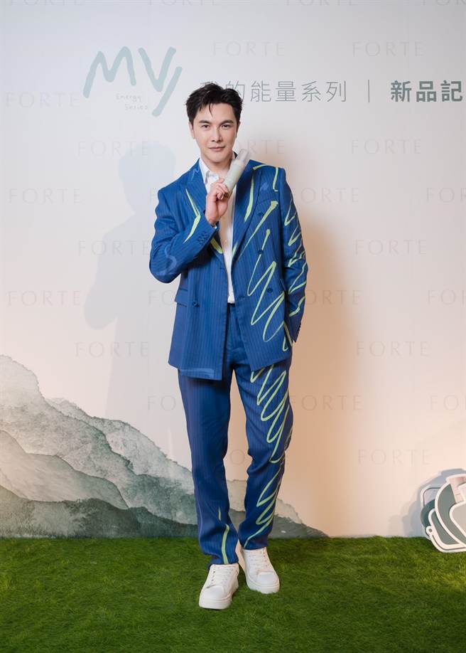 谢佳见为研发产品亲力亲为。（台塑生医提供）