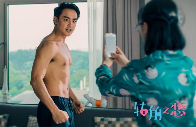 明道新戲裸上身，衝上微博熱搜。（恆星娛樂提供）