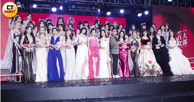 颁奖典礼公布前十名人气JKF女郎、最具潜力新人、年度突破奖、钻石女郎奖。（图／林士杰摄）