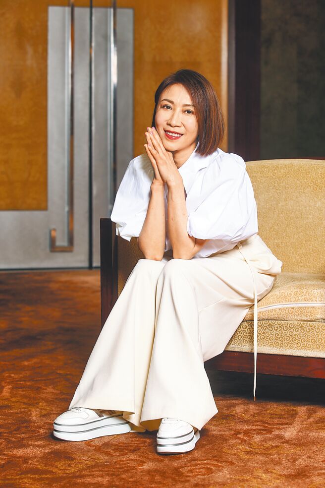 李翊君靠运动维持身材，体态和心境愈活愈年轻。（邓博仁摄）