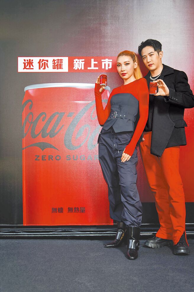 熊仔（右）、Karencici昨受邀出席活动，分享近况。（品牌提供）