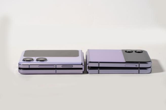 三星Galaxy Z Flip4（右）看起来虽较厚，但上手后感觉却是更轻薄，而OPPO Find N2 Flip整体较大，也能单指轻松打开手机。（石智中摄）