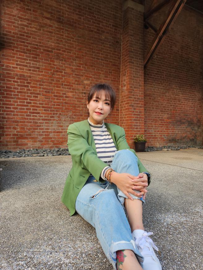 使用三星Galaxy Z Flip4以外萤幕配上主镜头拍照时，因萤幕较小难以看到整体构图，但拍照成像相当自然，色彩、光暗对比都相当得宜。（石智中摄、手机实拍画面）