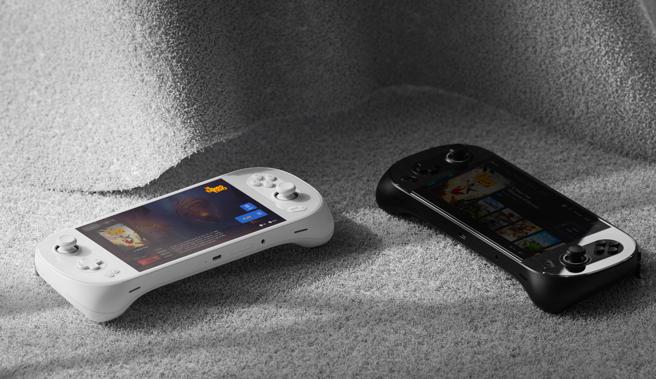 AYANEO 2，共推出星耀黑和天境白 两色，超超早鸟预购期间依规格不同即享不同折扣，预购定价3万9900元起，轻量版的AYANEO GEEK则为16GB＋512GB，预购价3万900元。（海豹国际提供）