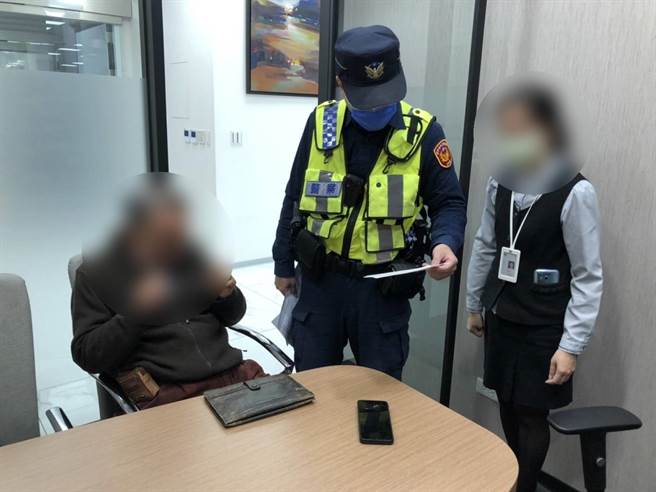 老翁爱上伊拉克女兵，让警方与银行员再度识破是一场「爱情骗局」，最后成功地拦阻了这件临柜匯款诈骗案。（台中市警第三分局提供／张妍溱台中传真）