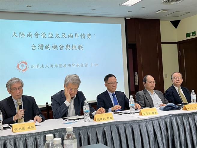 两岸发展研究基金会今早举办「大陆两会后亚太及两岸情势：台湾的机会与挑战」座谈。(林劲杰摄)