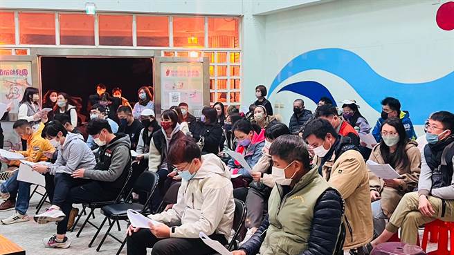 頭份市幼兒園現有業者連續違規，頭份市公所召開家長說明書尋求家長諒解。（謝明俊攝）