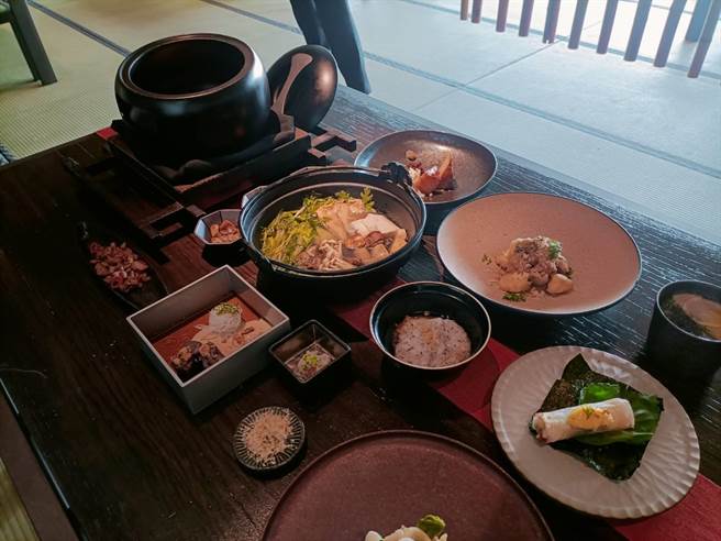 日式餐厅「飞花落院」将每月1日定为「蔬食日」，以「挺在地，食当令」诠释各类蔬食。（陈淑娥摄）