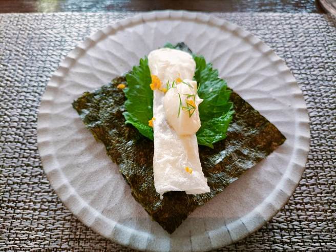 「飞花落院」将每月1日定为「蔬食日」，以「挺在地，食当令」诠释各类蔬食。（陈淑娥摄）