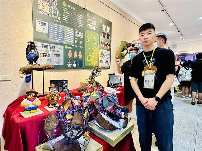 林昀德推出《下課鐘森》立體造型，人類與自然生態不再衝突。（廖志晃攝）