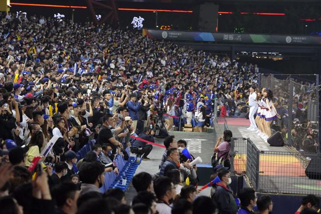 經典女孩們攜手為中華隊應援。(圖／悍創運動行銷提供)