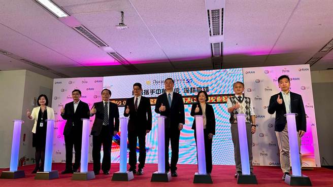 耀睿科技近日在位于高雄亚湾的中华电信成功大楼的5G O-RAN实验室启用，预计8年投资7500万元打造一站式资安与互通性测试实验室。（柯宗纬摄）