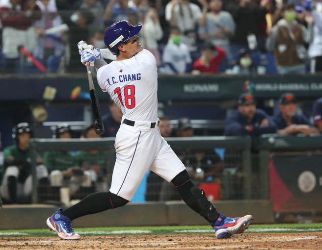 张育成轰出满贯炮，登上官方推特。（图／本报资料照）