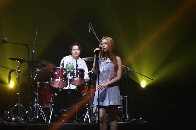 告五人飙唱3首歌曲炒热气氛。（罗永铭摄）