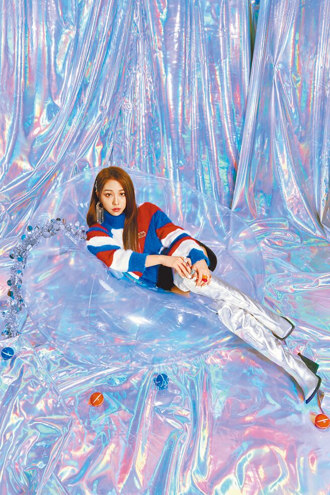 艾薇将推出新单曲，并宣布举办首次个人专场。（环球音乐提供）