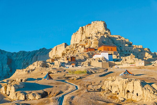 西藏阿里位于青藏高原北部羌塘高原核心地带。（邓予立提供）