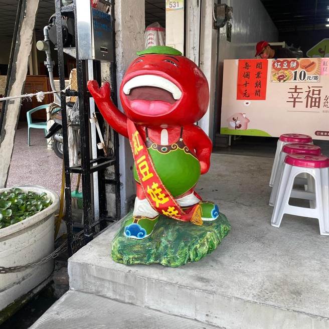 中華隊經典賽連勝，萬丹業者爽發千份紅豆餅。(摘自萬丹鄉交流地)