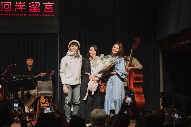 深白色二人组昨晚演唱会，邀请周蕙担任嘉宾。(深白色工作室提供)