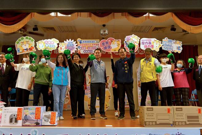 县长锺东锦等人宣示防治代谢症候群。（苗栗县政府提供／李京升苗栗传真）