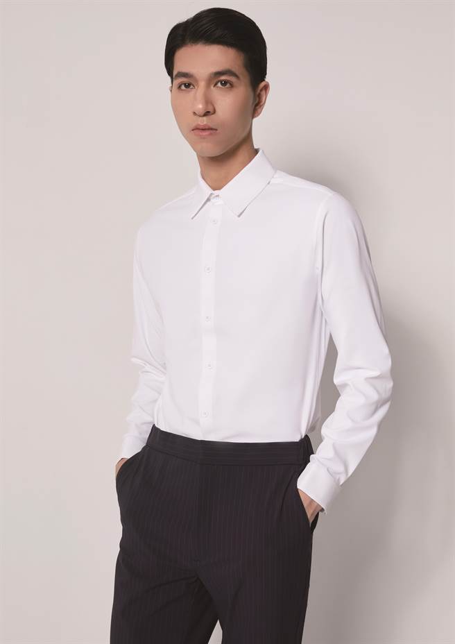 FYNE「机能衬衫」官网售价1680元。（FYNE提供）