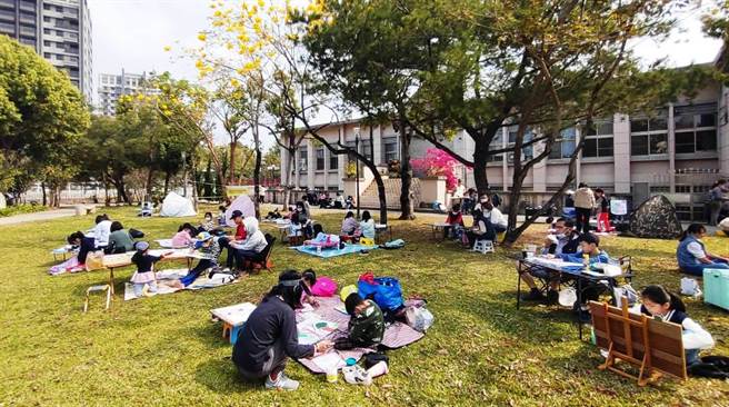 葫芦墩写生音乐会12日上午热闹登场。（陈清龙服务处提供／陈淑娥台中传真）