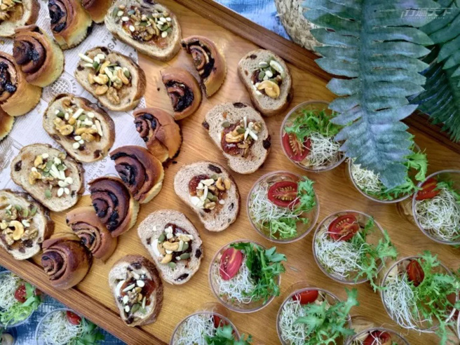 澎湖不只有海鮮，使用澎湖湖東社區無花果製作果醬，搭配手工麵包。（圖／小島家提供）