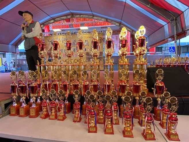 第8届九华山地藏王杯全国围棋赛奖杯属于赢家。（廖素慧摄）