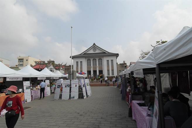 县长王惠美表示，接下来县府将举办地方型SBIR说明会，协助业者申请送件，最高补助可达100万元，欢迎大家报名。(吴建辉摄)