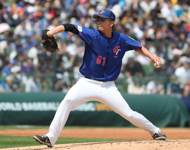 中華隊先發投手陳仕朋沒能壓制古巴隊打線，1.1局失5分。（鄭任南攝）