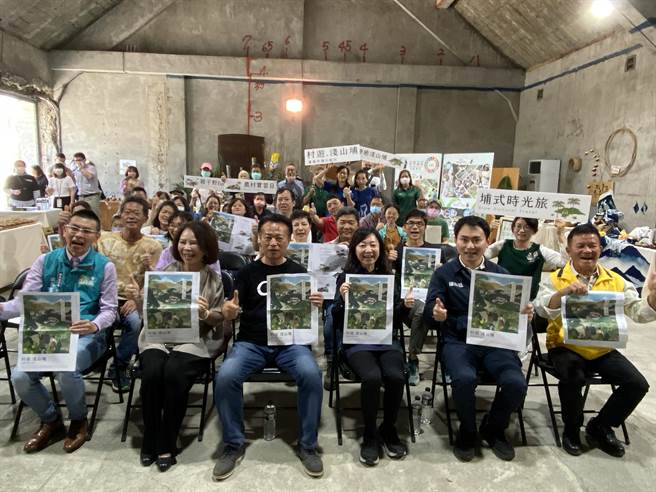 嘉义县长翁章梁、中埔乡长李碧云与农村创生业者推动「村游．浅山埔」特色游程。（廖素慧摄）