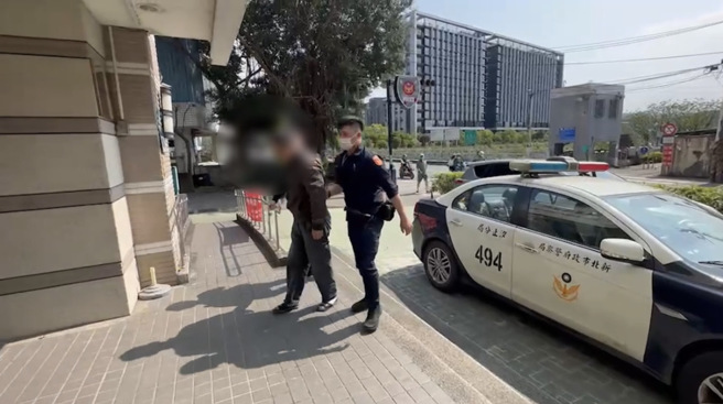 警方獲報後，花4小時過濾數十支監視器，掌握犯嫌身分，將犯嫌郭男（61歲）查緝到案。（簡銘柱翻攝）