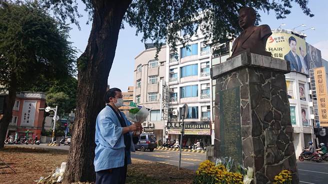 日本邮差拂山裕一自发来台参加汤德章追思会。（程炳璋摄）