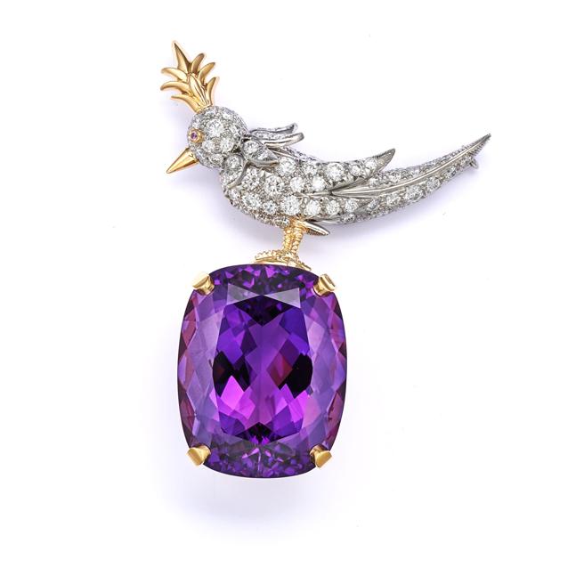 Tiffany & Co. Schlumberger石上鸟紫水晶胸针。（Tiffany & Co.提供）