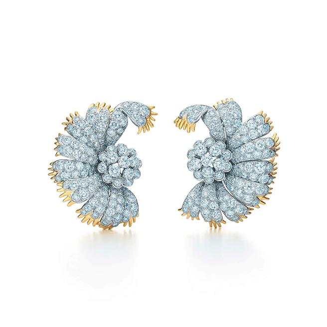 Tiffany & Co. Schlumberger 铂金与18K金镶嵌钻石珊瑚造型耳环。（Tiffany & Co.提供）