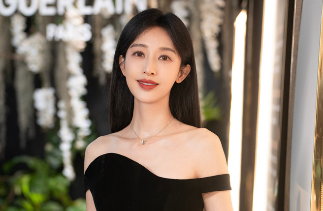 大陆女星张俪外型漂亮、身材高挑。（图／张俪微博）