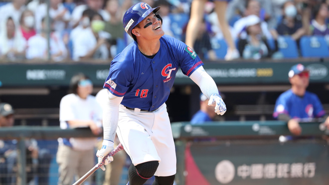 张育成获选A组赛事最有价值球员（MVP）。(图／郑任南摄)