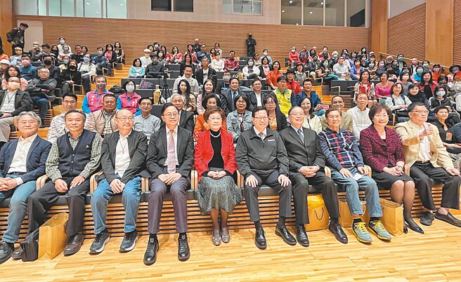 前副总统、前桃园县长吕秀莲的《吕秀莲作品集》昨天举办新书发表会。（陈梦茹摄）