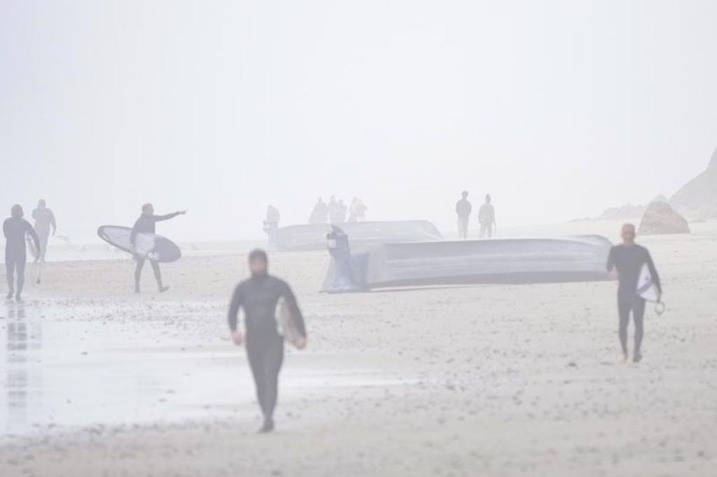 两艘疑似走私艇朝圣地牙哥海滩靠近时，其中一艘翻覆，造成8人死亡、7人失踪。图/美联(photo:ChinaTimes)
