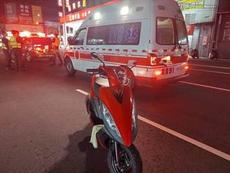 救護車深夜停等紅燈 台中女喝茫了騎車衝撞