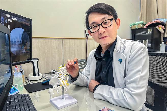 中医大新竹附医神经外科医师巫智颖说，高频热凝手术适用三叉神经痛、颈腰椎、肩关节、膝关节及癌症疼痛。（罗浚滨摄）
