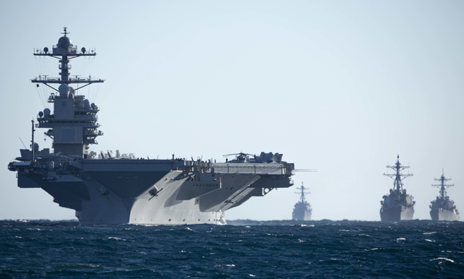 「福特」号（USS Gerald R. Ford，CVN-78）航母3月展开混合训练单位演习（COMPTUEX）的画面。（美国海军）