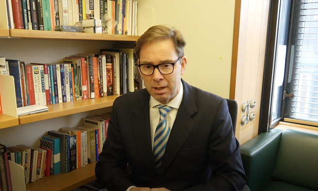 英国国会下议院国防委员会主席埃尔伍德（Tobias Ellwood）9日接受中央社专访时透露，国防委员会今年已规划访问华府，或许也会访问乌克兰、印度。儘管能赴海外访问的次数有限，委员会成员普遍很有意愿访台。(图/中央社)