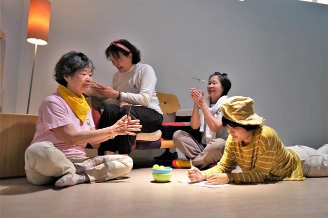 高雄劳工博物馆在3月份推出劳动剧场《「培」你说故事！》广播剧，重现1970年代加工区女工们职场及家庭的故事。（高雄市劳工局提供／崔正纲高雄传真）