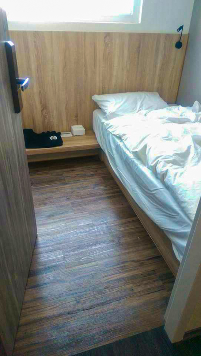 听演唱会找住宿，Rita推荐经济实惠的背包客旅店，还有机会遇到同好。(图片提供/Rita)