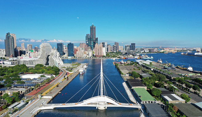 到高流听演唱会，还可到大港桥赏海景。(图片提供/高雄港区土地开发股份有限公司)