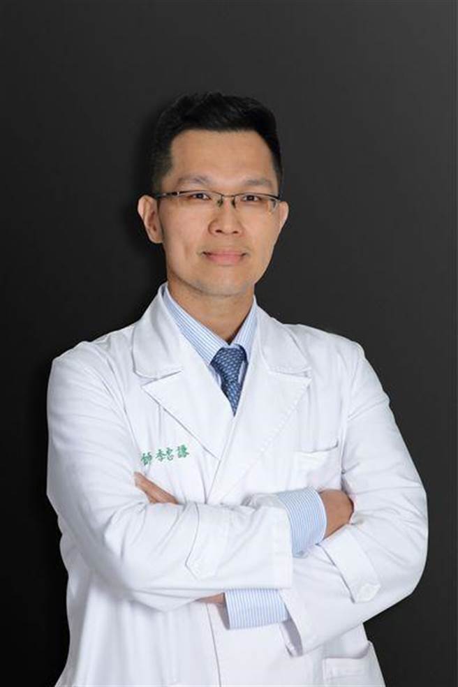 新北市联合医院骨科部医师兼科主任李忠谦表示，膝关节声响若伴随疼痛或行走困难，应向骨科、復健科医师求诊就医。（新北市立联合医院提供）